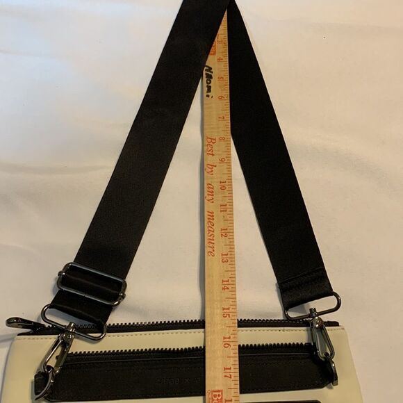 Athleta Neoprene white/black belt bag NWOT never carried - Picture 6 of 7